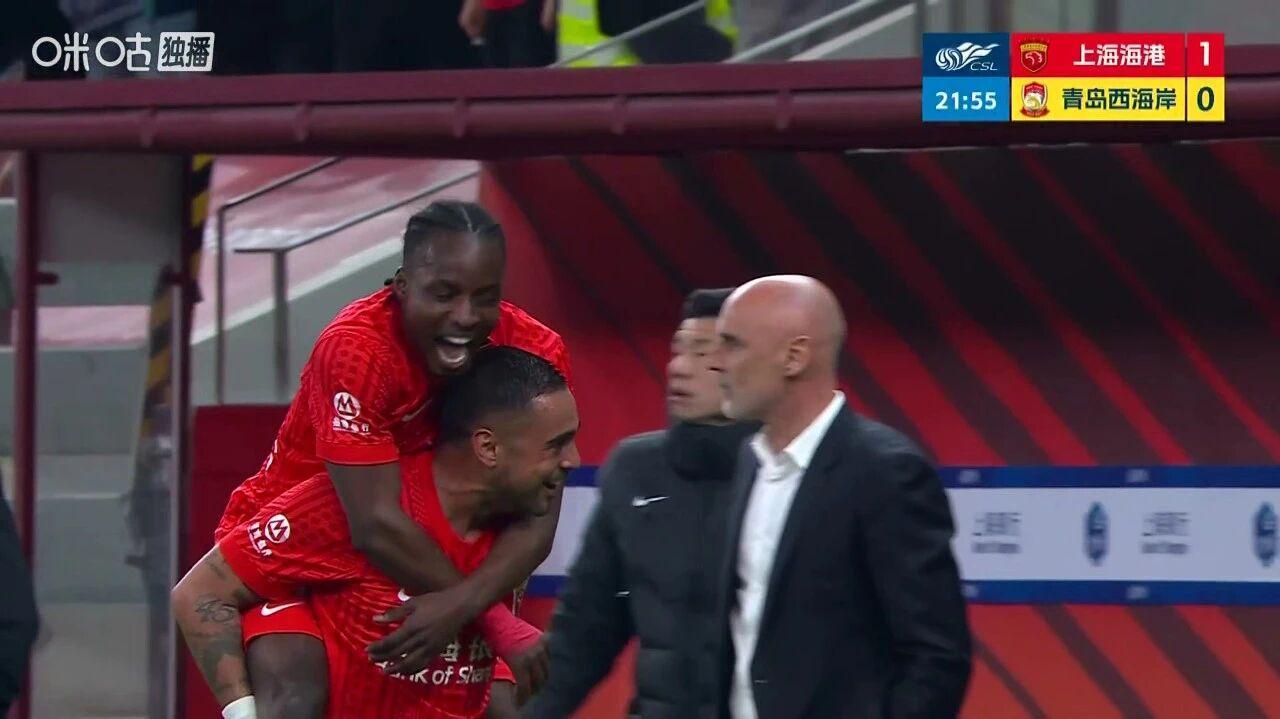 开云体育-下半场连轰4球！卫冕冠军4-1夺赛季首胜，西海岸2战丢6球遭连败